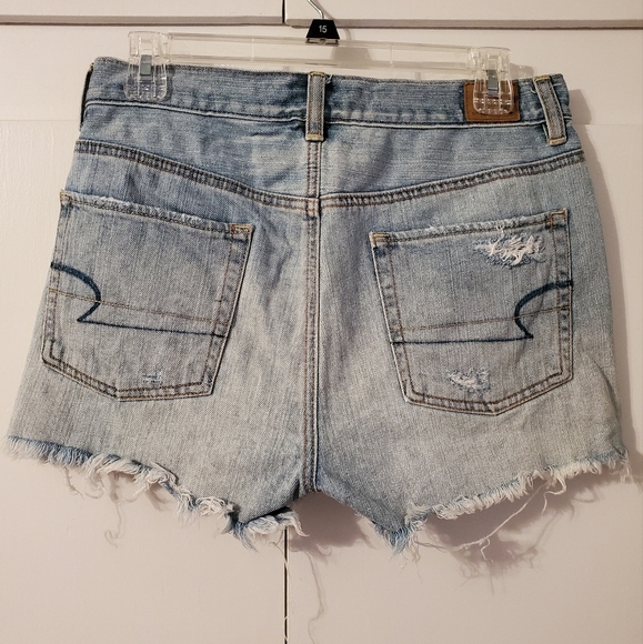 Women's American Eagle Light Wash Distressed Denim Shorts - Picture 7 of 8